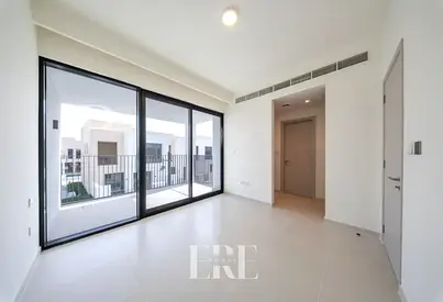 Maid's Room | Balcony | Luxury Living