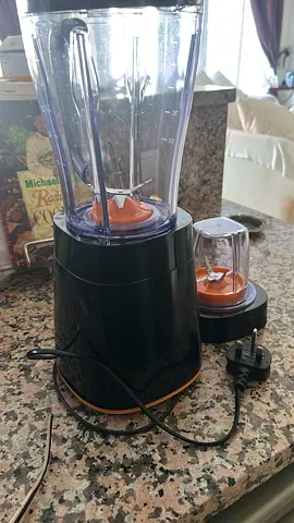 Compact countertop blender with spice grinder attachment - used