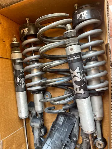 Fox 2.0 Suspension Lift Kit + OEM Suspension Components Toyota (FJ Cruiser & Prado)