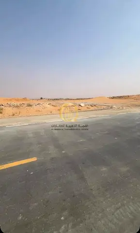 ارض صناعيه في البطائح الصناعيه بموقع مميز جدا من مدخل شارع الذيد مباشره و قريبه من خورفكان والخدمات تملك مواطنين ودول مجلس التعاون الخليجي
