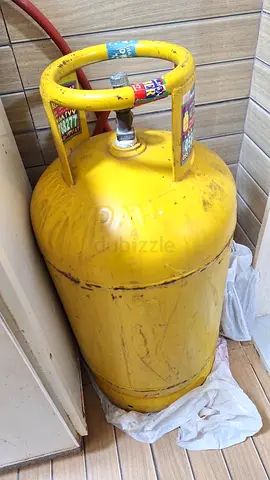 Used Yellow LPG Gas Cylinder (Gas full) with stove