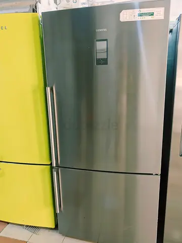 Siemens latest model iq700 Stainless Steel Bottom-Freezer Refrigerator - Good Condition