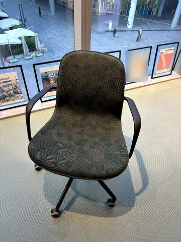 Swivel meeting chair, green and pink geometric Kvadrat fabric