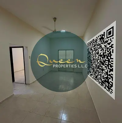 Large space / Prime and vibrant location / Close to services and amenities