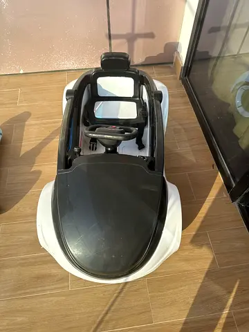 Ride on car .. battery and manual operated in good condition