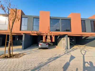 Beautiful 4BHK Middle Townhouse | First Tenant