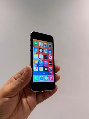 Apple IPhone 5SE New With Accessories