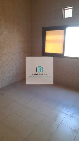 فيلا للبيع في الخزامية – الشارقة 🏡 فيلا واسعة مع قطعة أرض إضافية فارغة