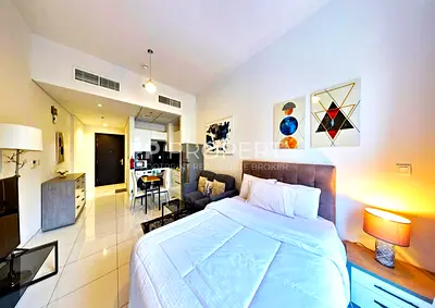 Bright & Clean| Luxury l Pool View I vacant