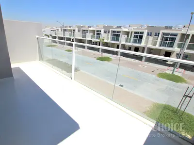 Mid Unit | Bright | Near Amenities | Unfurnished