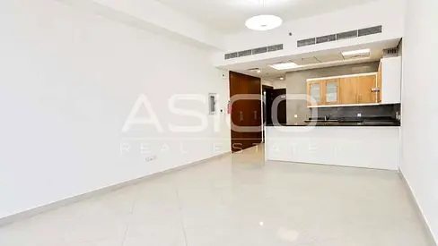 Large Layout Studio | Prime Location | Vacant