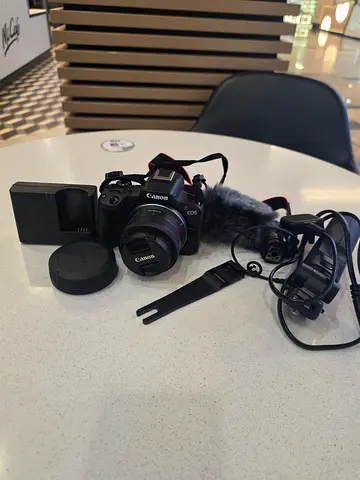 Canon EOS DSLR Kit with 18-55mm Lens, Mic and Charger