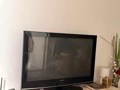 Samsung 32-inch LCD TV - Good working condition