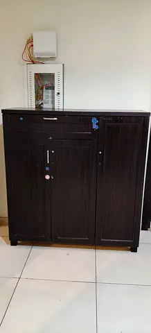 Shoe cabinet