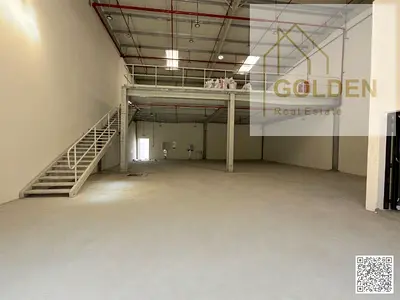 مستودع بكهرباء 125 KVA بميزانين بمواصفات عملية وارتداد واسع