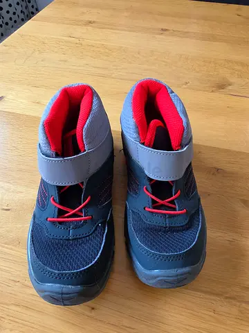 Decathlon hiking Kids shoes grey and red, size eu 33, used once