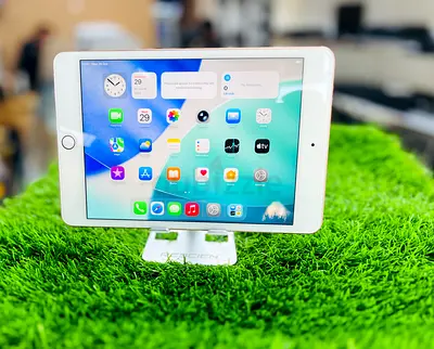 ipad MiNi 5 64 GB with SiM