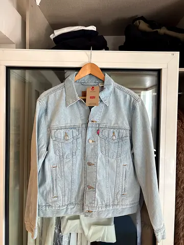 Levi’s Ex-Boyfriend Trucker Jacket, light-wash denim, size M, with its original t