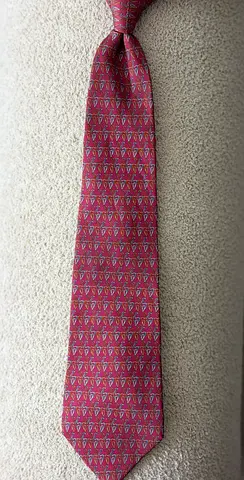 Salvatore Ferragamo Red patterned men's silk tie - classic formal accessory