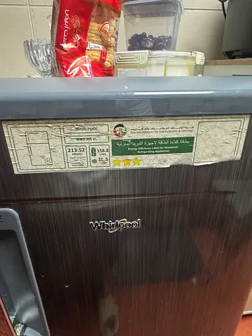 Whirlpool mini fridge / compact refrigerator - good working condition