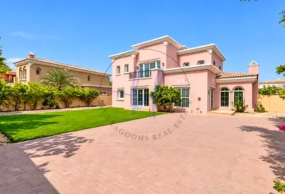 Mirador 4BR+M Villa | Large Plot | Private Garden