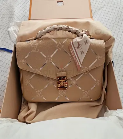 Louis Vuitton Pochette Metis MM