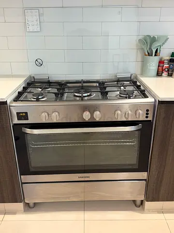 Samsung latest latest model five burner Gas Cooker