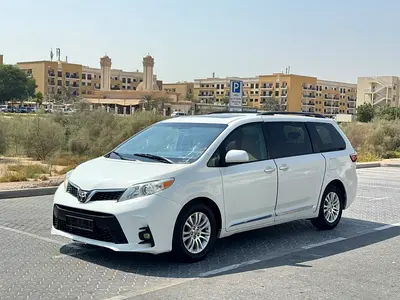 2016 Toyota Sienna XLE - American Specs