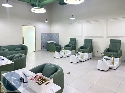 مساحة تجارية مجهزة | سيتي لاند مول | إطلالة على الحديقة