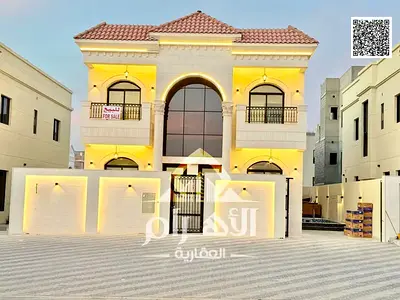 فيلا كلاسيكية تضم خمس غرف نوم رئيسية وحمام سباحة، وتقع في موقع متميز يواجه المسجد والشارع الرئيسي مباشرة.