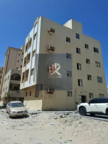بنايه 3 طوابق / 15 استوديو / غرفه حارس / دخل جيد / البطينه / الشارقه