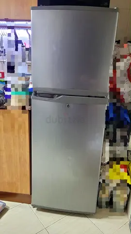 daewoo medium Silver top-freezer refrigerator - good working condition