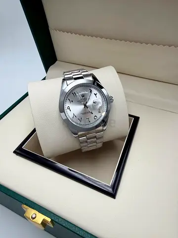 Classic stainless steel men's watch with silver Arabic dial