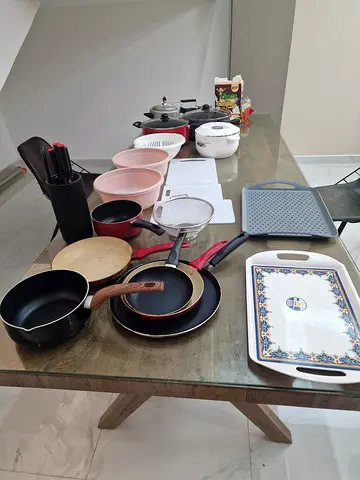 Mixed kitchen cookware set — pans, pots, trays and utensils (35 each)