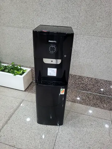 Bottom load water dispenser