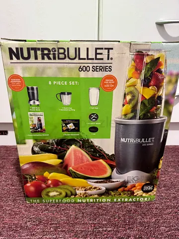 NutriBullet 600 Series Blender (8-Piece Complete Set with Box)