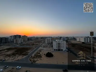 شقة غرفتين وصالة للإيجار السنوي في الجرف 3 عجمان قرب السوق الصيني، مع 2 حمام ومطبخ وصالة منفصلة وبلكونة وتكييف مركزي، بسعر 38 ألف درهم على 4 دفعات وتأ
