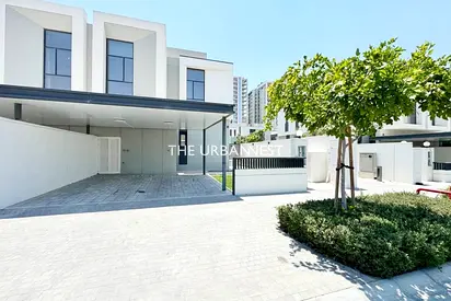 Park Facing Family Home | Close to Pool