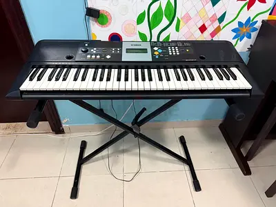Yamaha portable Keyboard plus stand