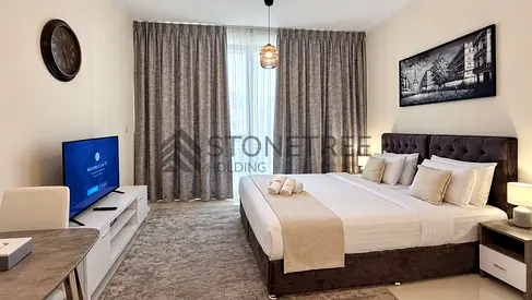 12 CHEQUES | Cozy Studio | Prominent Community