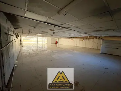 A unique business opportunity to rent a spacious showroom in the Al Jurf Industrial Area, directly opposite the Chinese Market.
