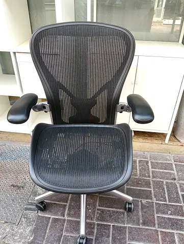 Size C Herman Miller Aeron chair for selling.fully loaded chair and comfirtable