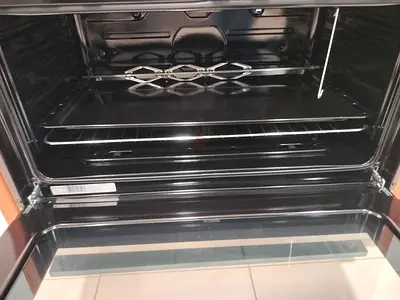 Electrolux Cooking Range 5 burner in  good working condition.