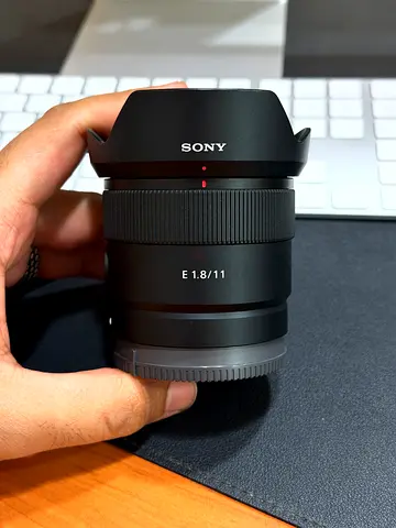 Sony lens E mount 11mm F1.8 like new