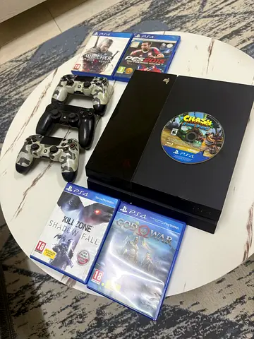 PlayStation 4 console with 2 controllers and 6 games - good working condition