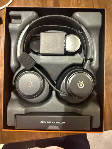 SteelSeries Arctis Nova Pro Wireless