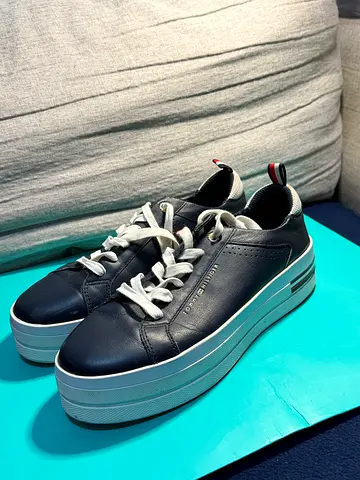 Tommy Hilfiger navy leather platform sneakers, gently used