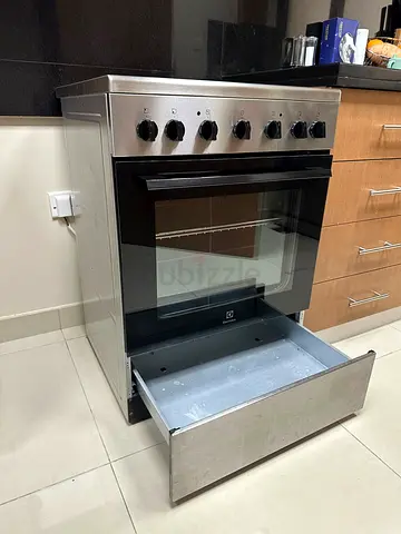 Electrolux Freestanding electric cooker with a ceramic radiant hob 60x60cm
