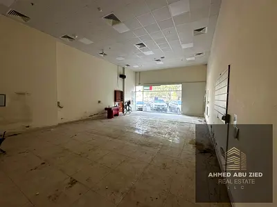 محل تجاري بمساحة واسعة وتصميم ممتاز، يقع في موقع حيوي واستراتيجي جداً بمنطقة الراشدية 1 بالقرب من مركز ميدل ايست سنتر، مما يوفر كثافة سكانية وحركة تجا