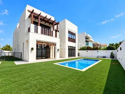 Modern Arabic 4BR Villa | Private Pool | District One